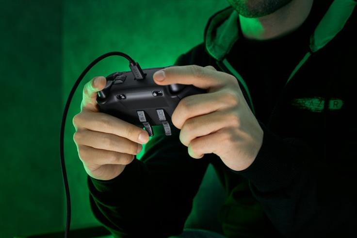 Razer Wolverine v2 chroma crno konzola T26R8160