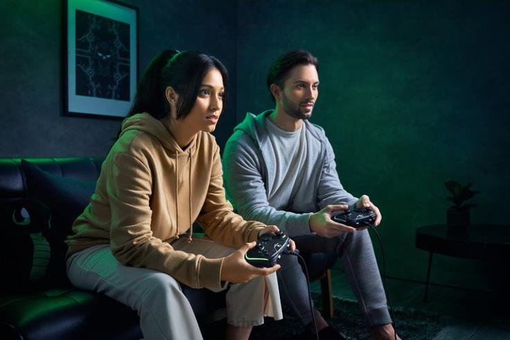Razer Wolverine v2 chroma crno konzola T26R8160