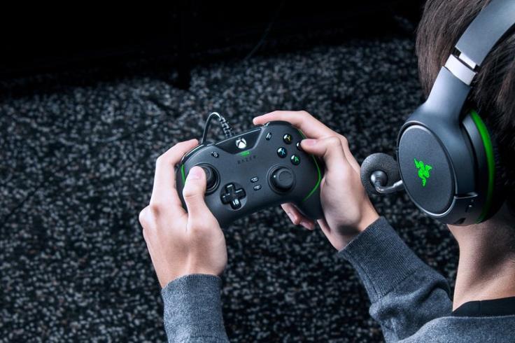 Razer Wolverine v2 crno konzola T26R8162