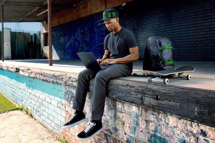 Razer prilagodite svoju oštricu 14 jedna boja laptop T26R81