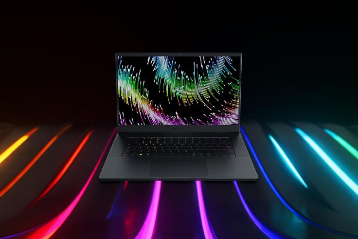 Razer prilagodite svoju oštricu 15 jedna boja laptop T26R810