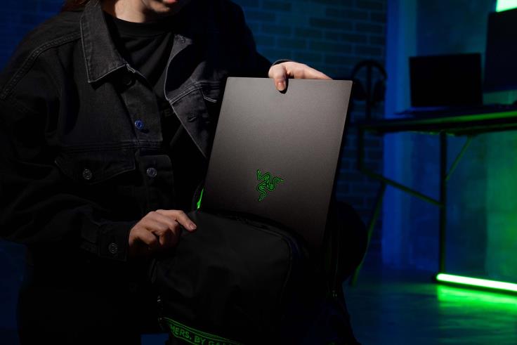 Razer prilagodite svoju oštricu 15 jedna boja laptop T26R810