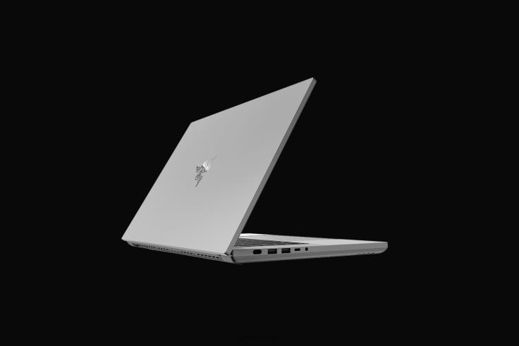 Razer prilagodite svoju oštricu 16 jedna boja laptop T26R86