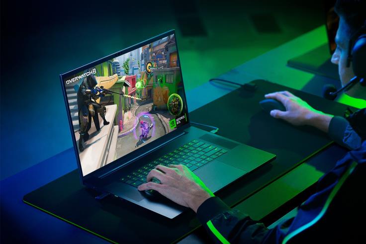 Razer prilagodite svoju oštricu 18 jedna boja laptop T26R89